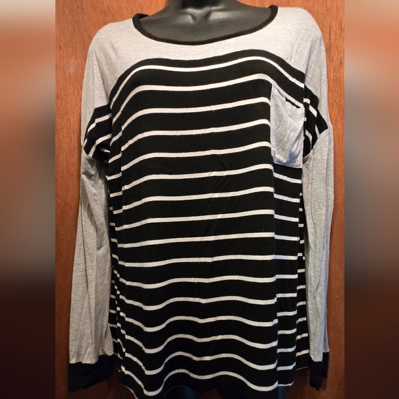 Zenana Outfitters Black & Grat Striped Long Sleeve Tee SzM NWT - Picture 2 of 7